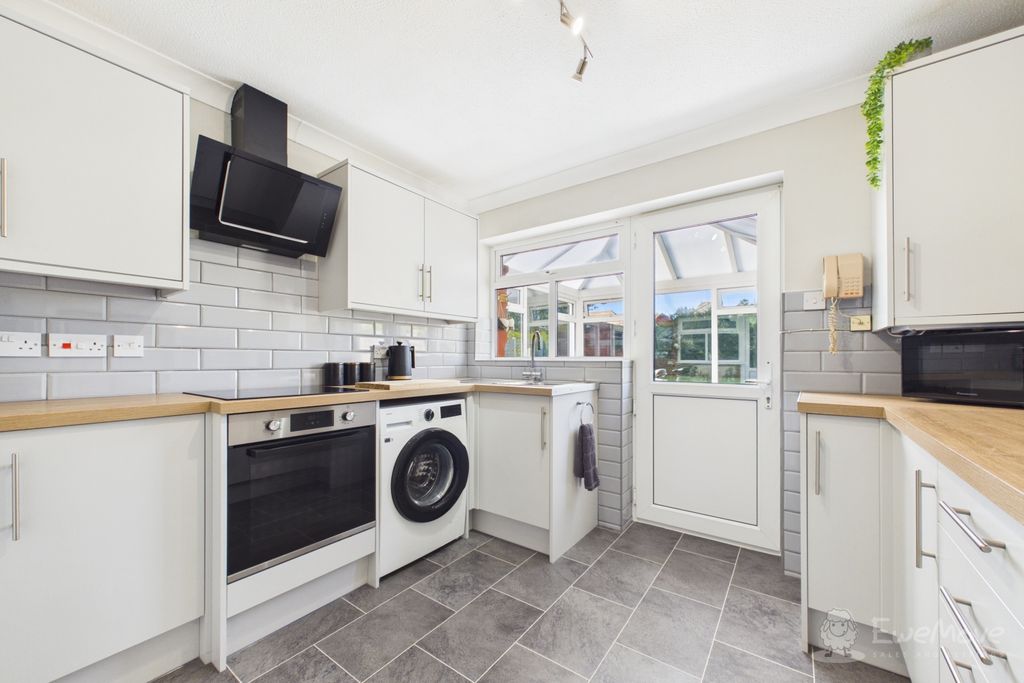Property photo 2 of 17 Kitchen