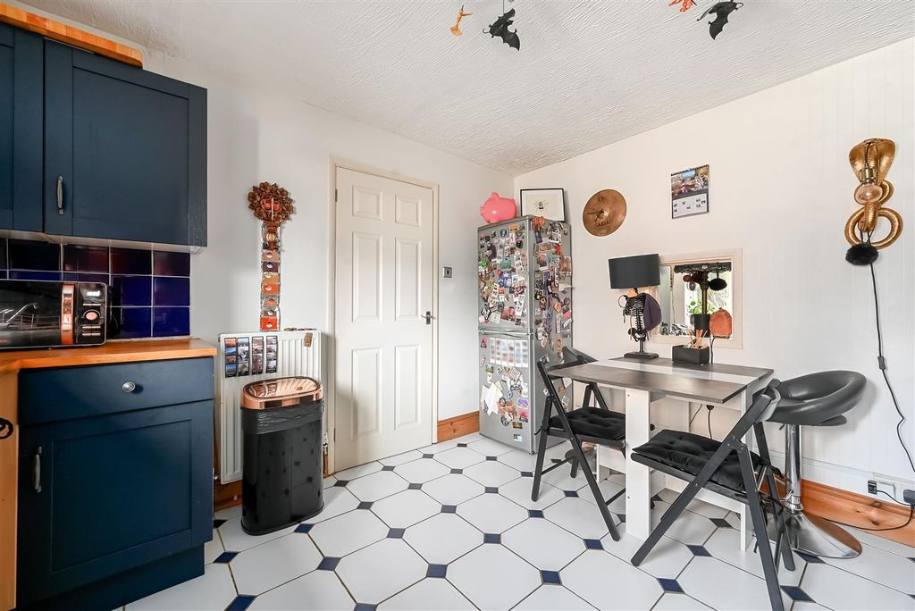 Property photo 3 of 15 Victoria-Court-Bn41 (2).Jpg