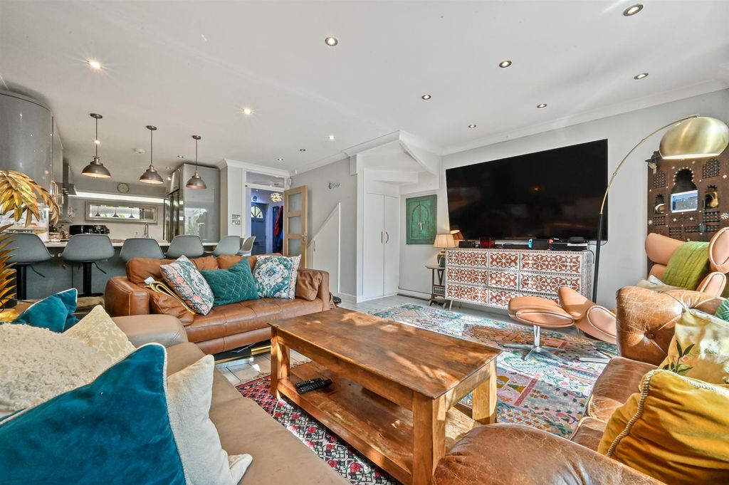 Property photo 2 of 13 Ahbw -  Abinger Mews - Reception12 (1).Jpg