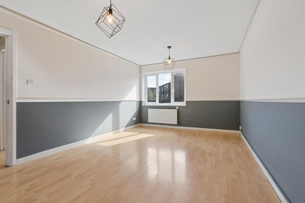 Property photo 3 of 8 101 Singleton Close, London, Sw17 9Jz Reception 2.