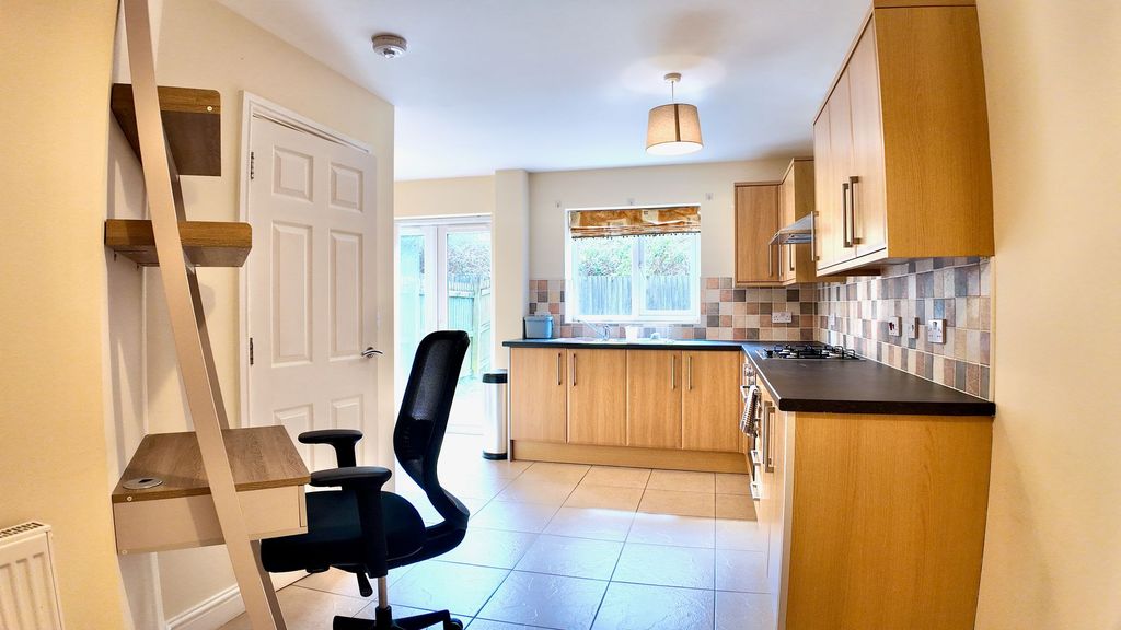 Property photo 3 of 23