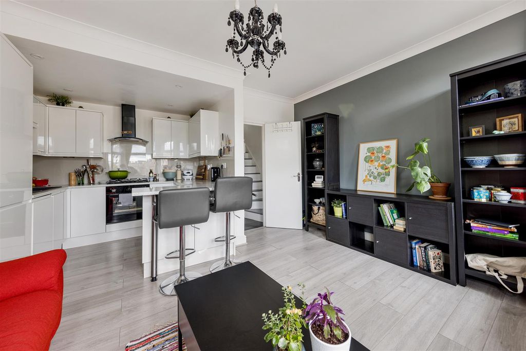 Property photo 3 of 17 Lily Road, E17