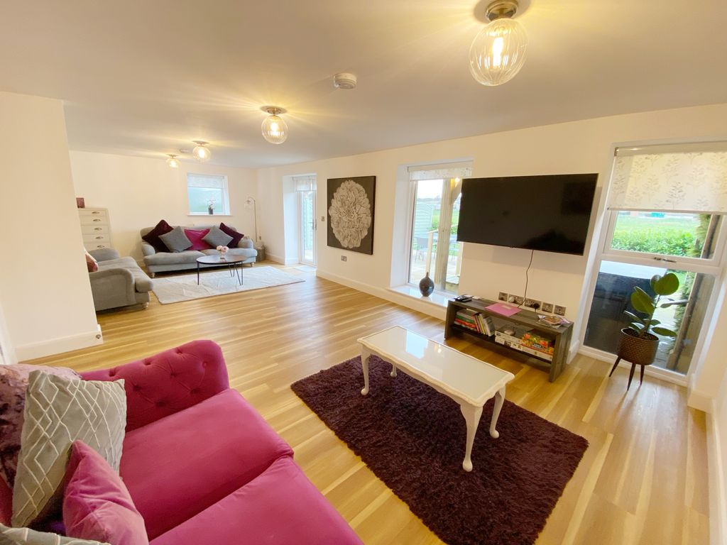 Property photo 1 of 15 Living Room