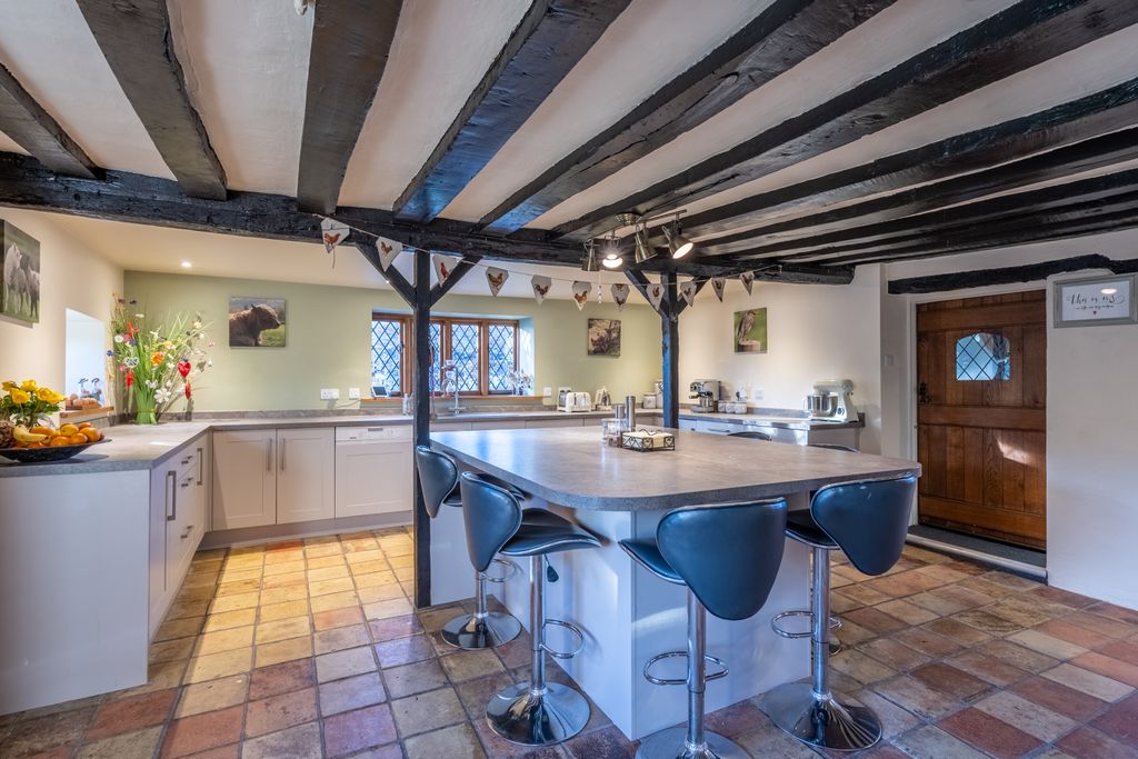 Property photo 2 of 34