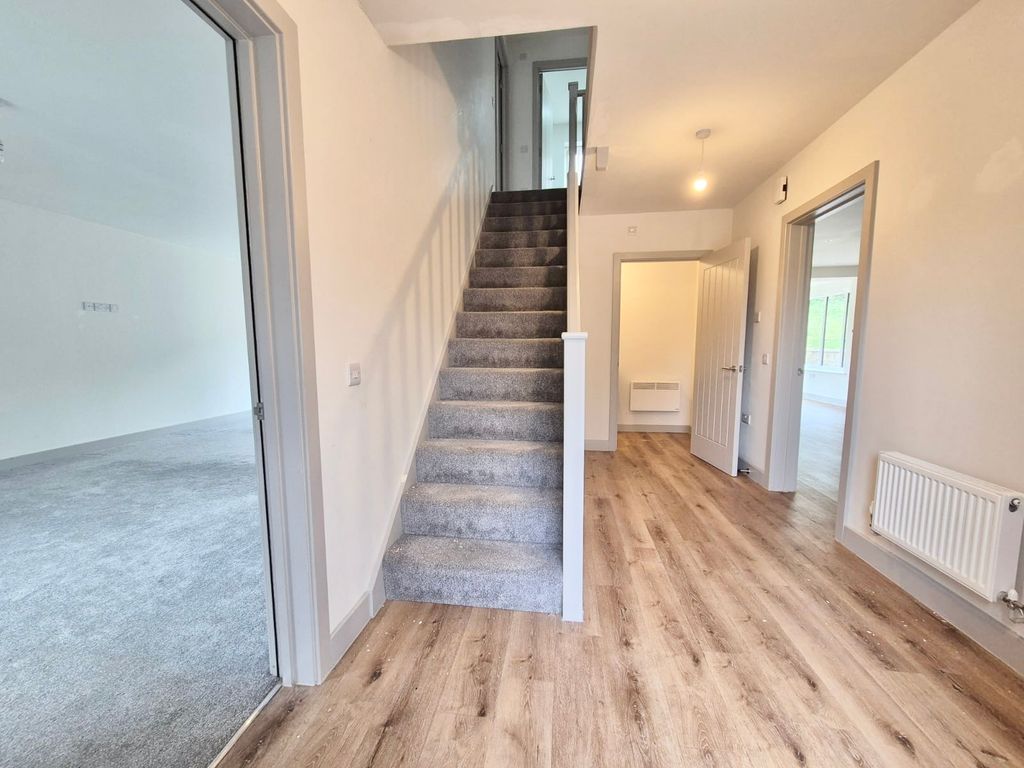 Property photo 3 of 33