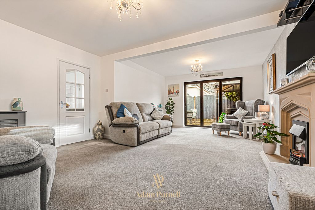 Property photo 2 of 27