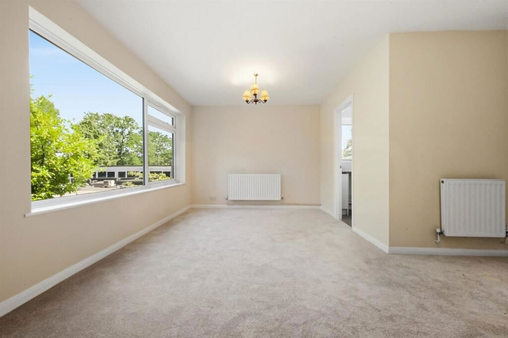 Property photo 2 of 31
