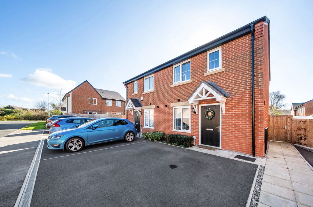 Property photo 1 of 17 1425026-19-69ce37...