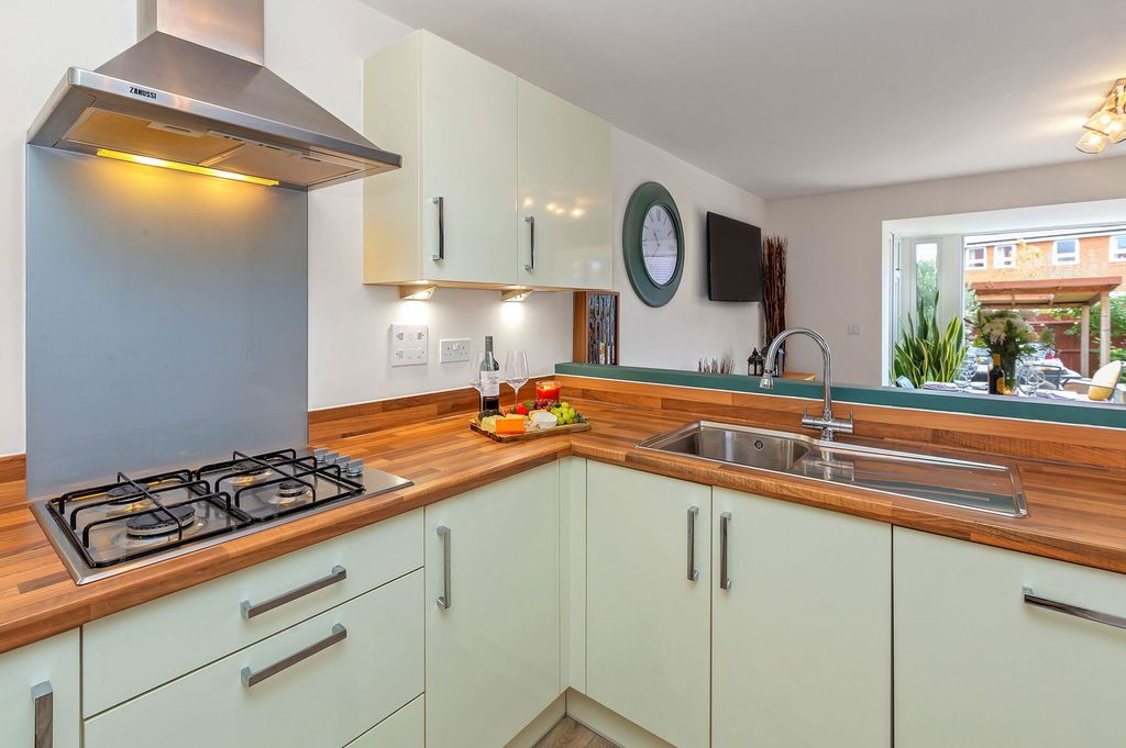 Property photo 3 of 18