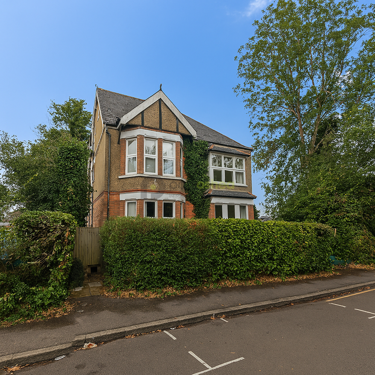 Property photo 1 of 10 92c25A46-82A8-4F3B-8B23-432766bae991