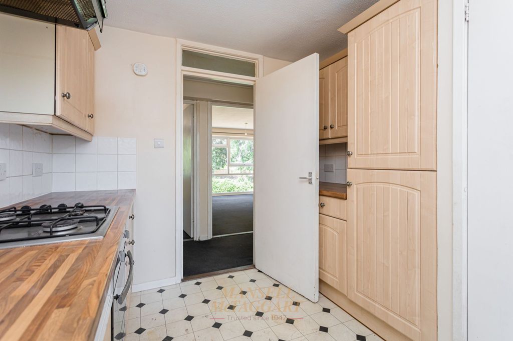 Property photo 3 of 17