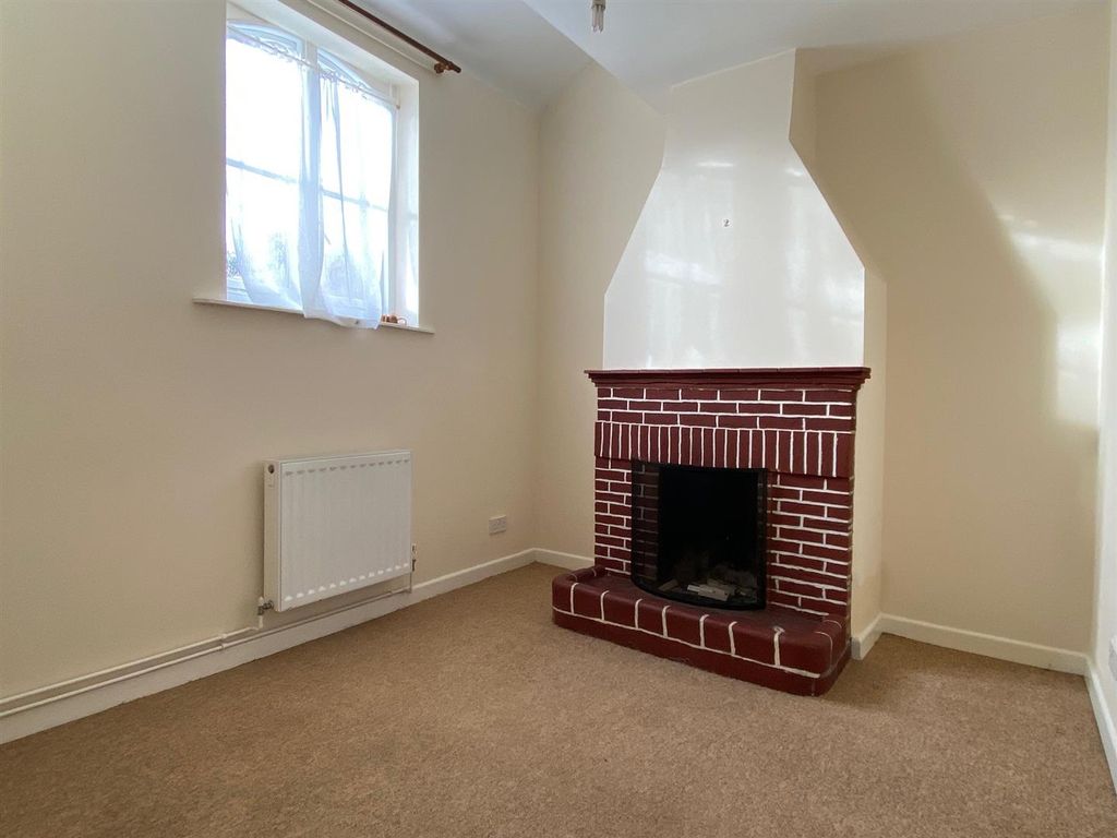 Property photo 3 of 10 Dining Room
