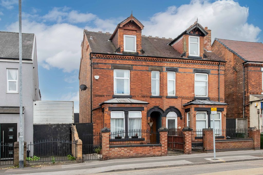 Property photo 1 of 12 Carlton Hill