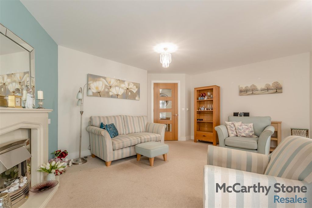 Property photo 3 of 16 8667948-Interior08.Jpg