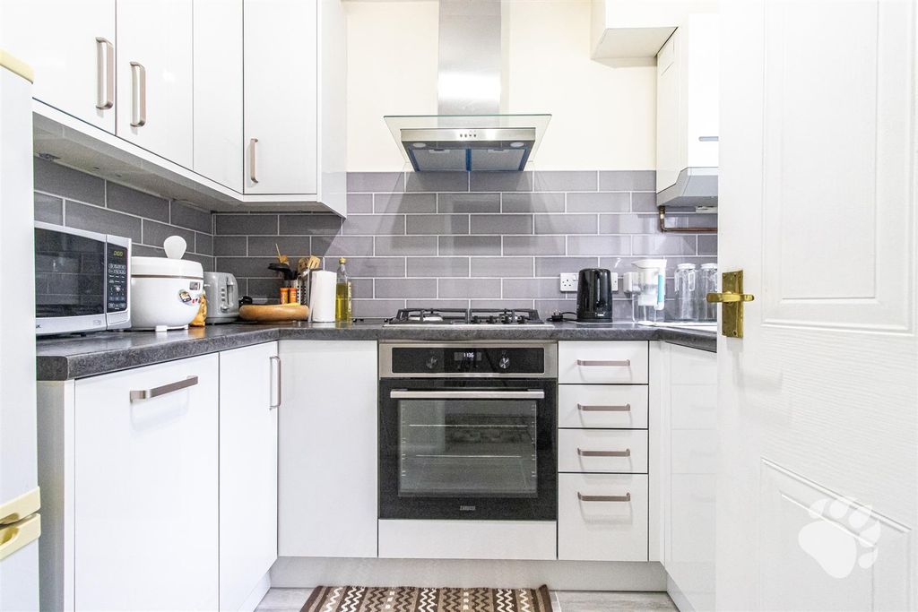 Property photo 2 of 18 Kitchen