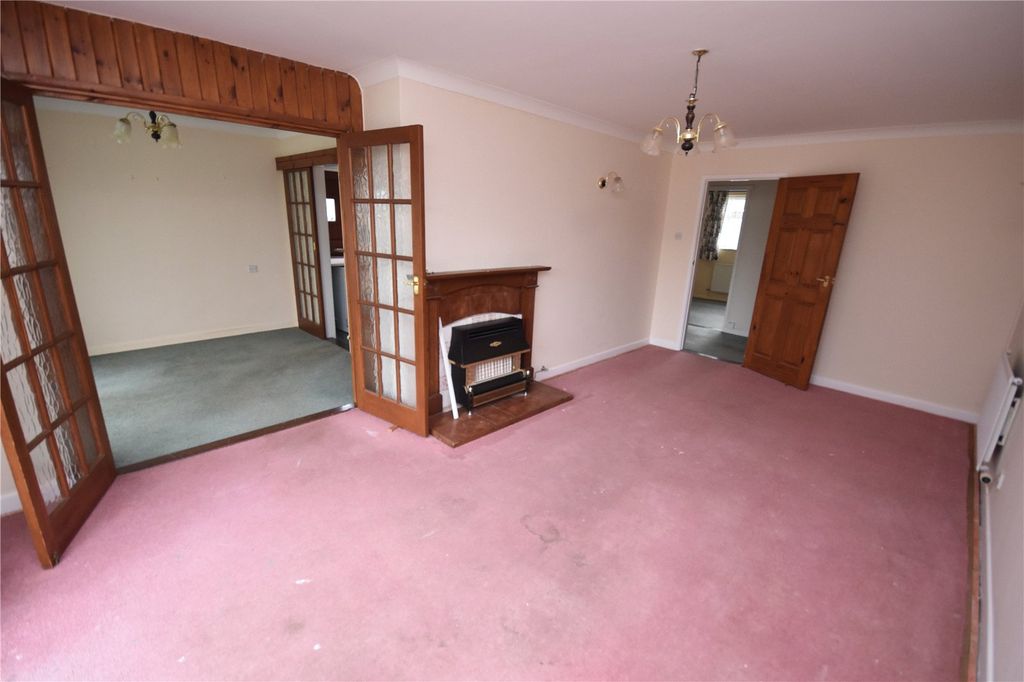 Property photo 2 of 13 Lounge