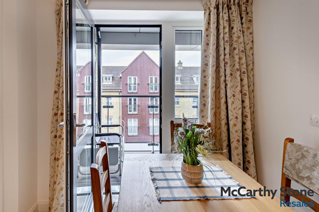 Property photo 3 of 20 8683080-Interior04-800.Jpg