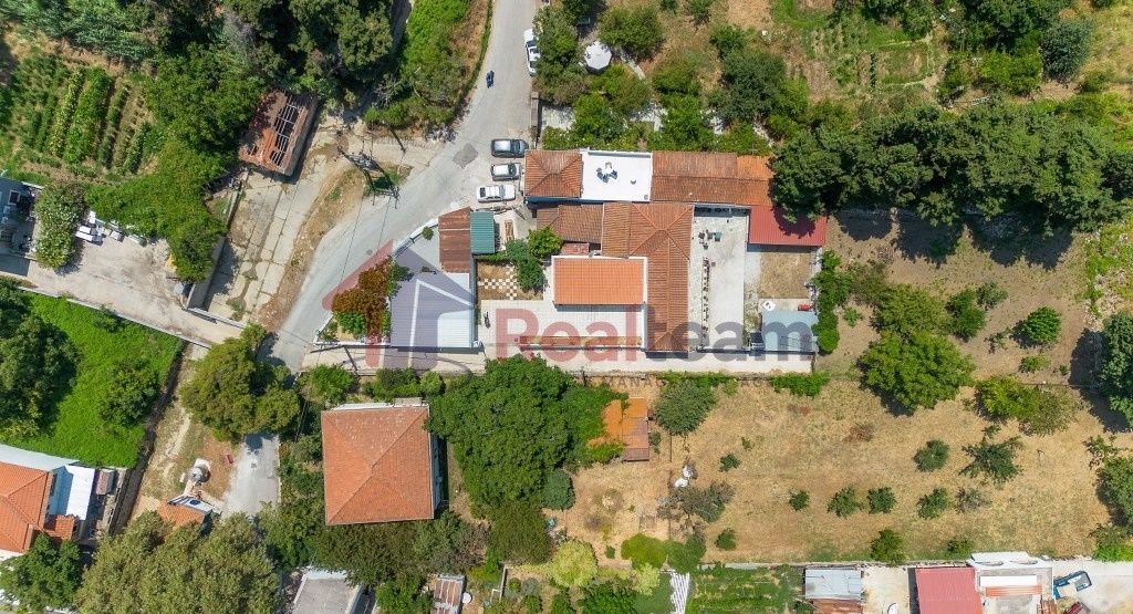 Property photo 3 of 25