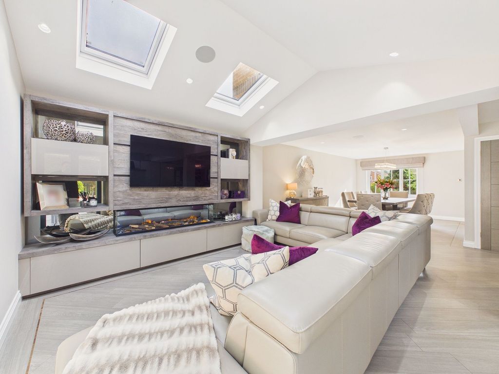 Property photo 3 of 18 Living Area