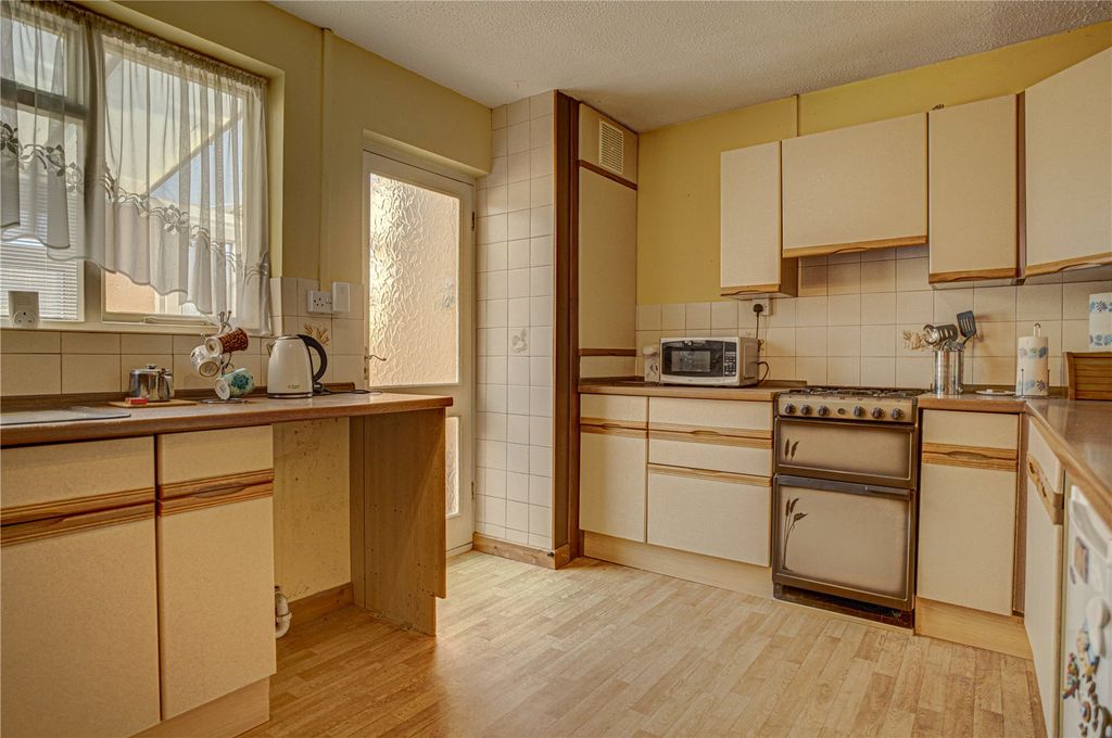 Property photo 2 of 12 Picture No. 14