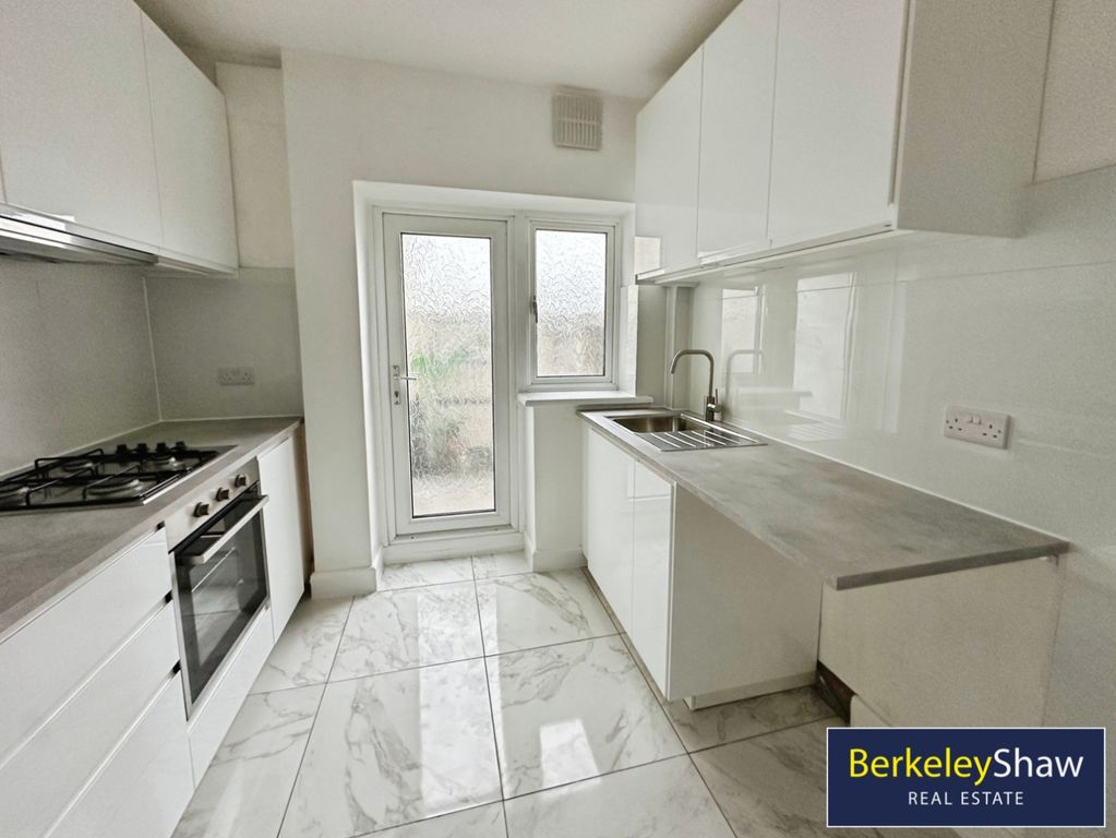 Property photo 2 of 20 Kitchen