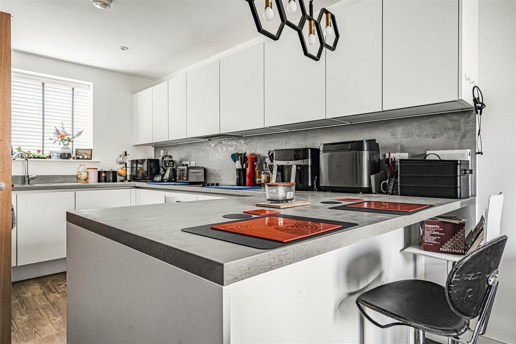 Property photo 2 of 14 7_55716_1.Jpg