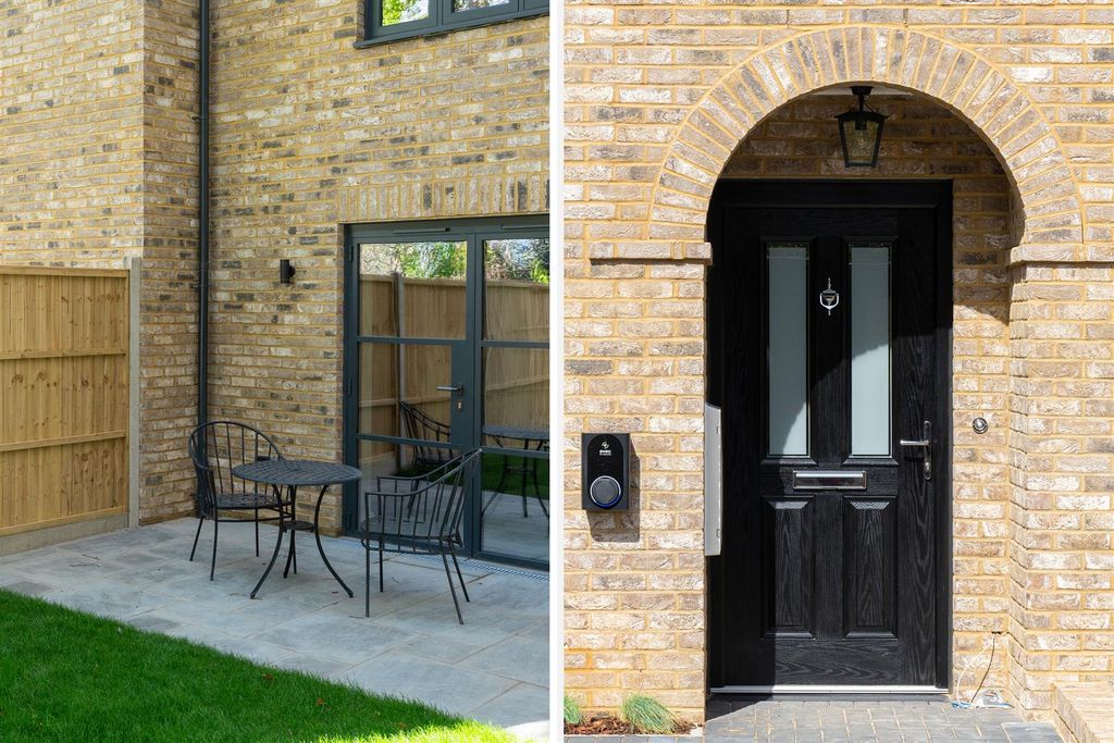 Property photo 2 of 25 Features