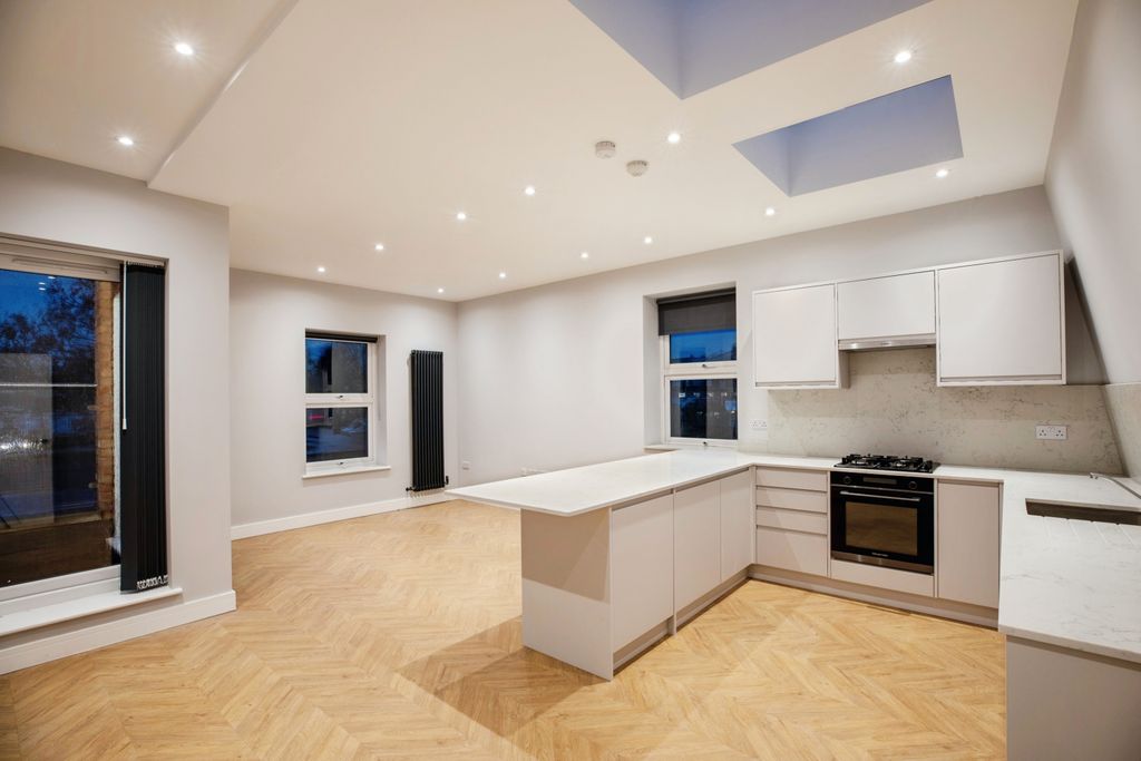 Property photo 2 of 20 Gallery