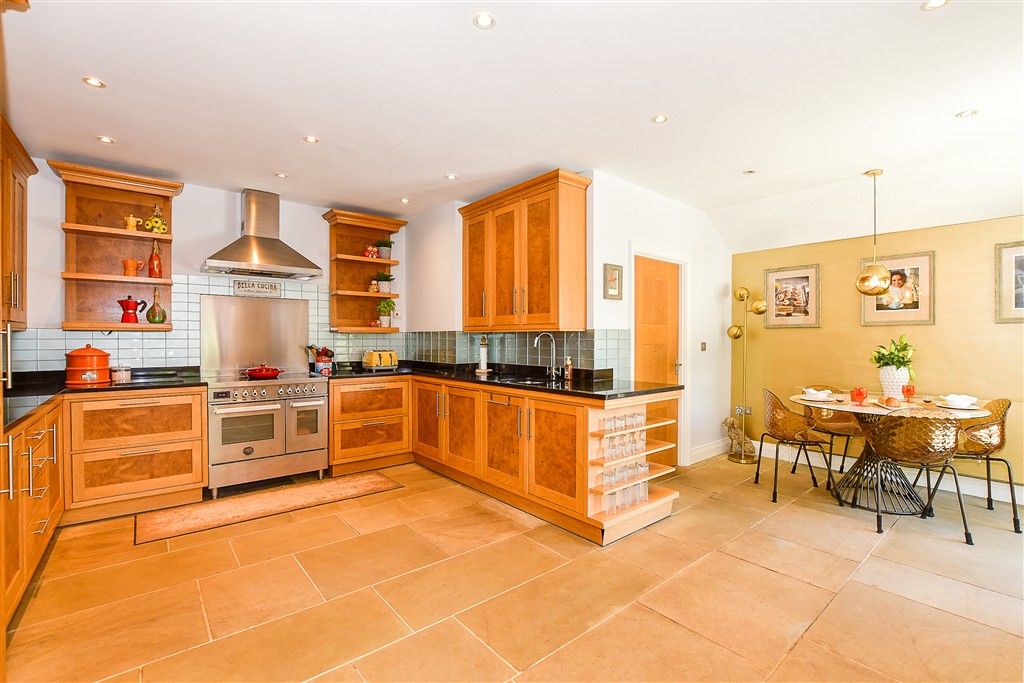 Property photo 3 of 4 Kitchen