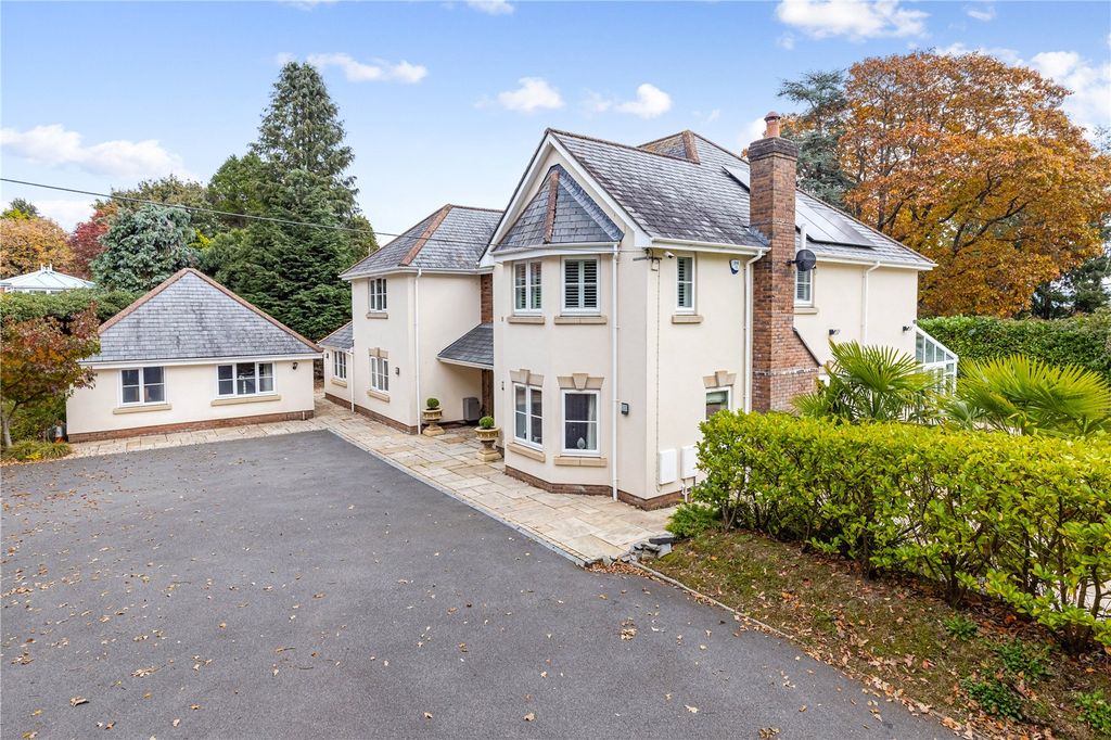 Property photo 2 of 25 Amberley Grange