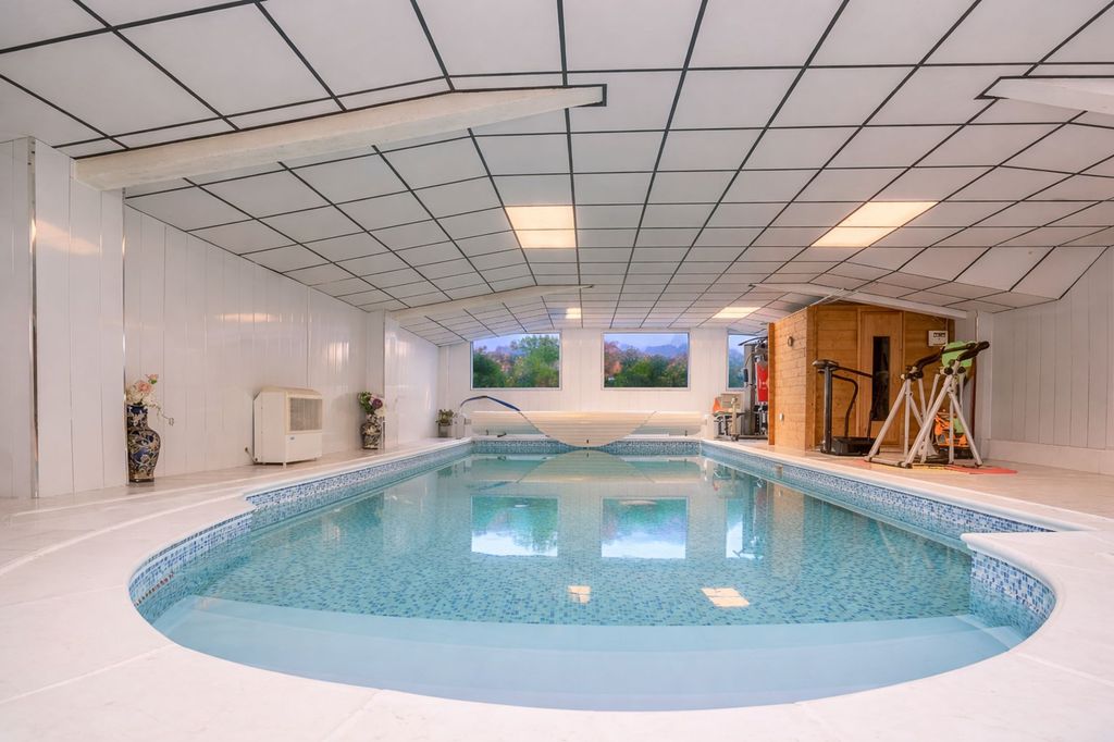 Property photo 2 of 48