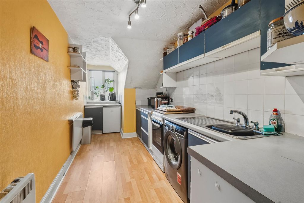 Property photo 3 of 6 Kitchen