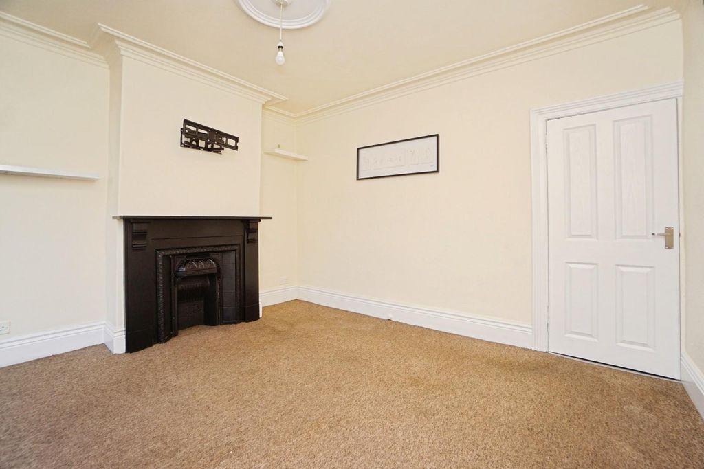 Property photo 3 of 18 Living Room