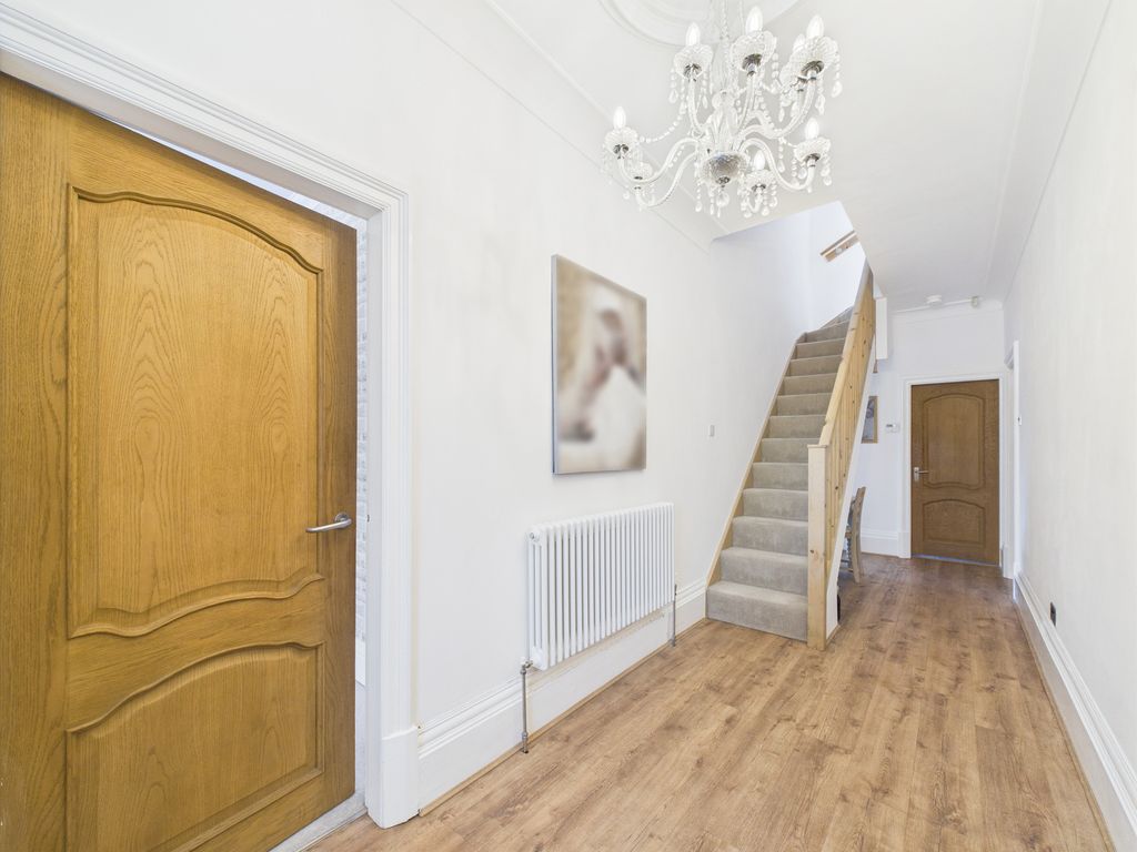 Property photo 2 of 31