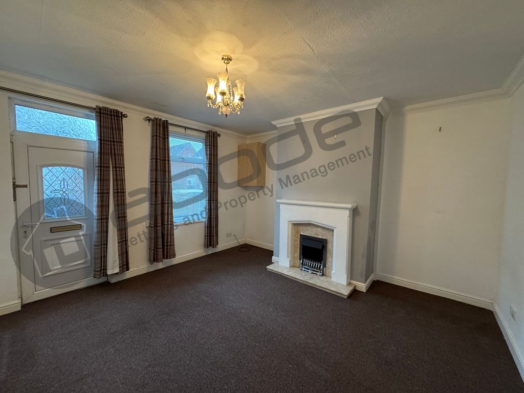 Property photo 3 of 14 Living Room