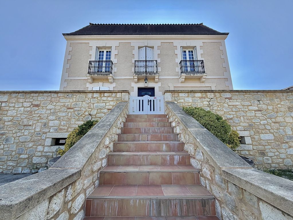 Property photo 1 of 17 Main Exterior View
