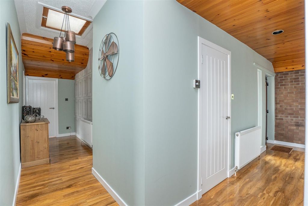 Property photo 2 of 25 2