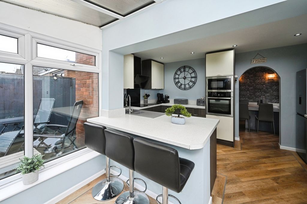 Property photo 3 of 8 Photo