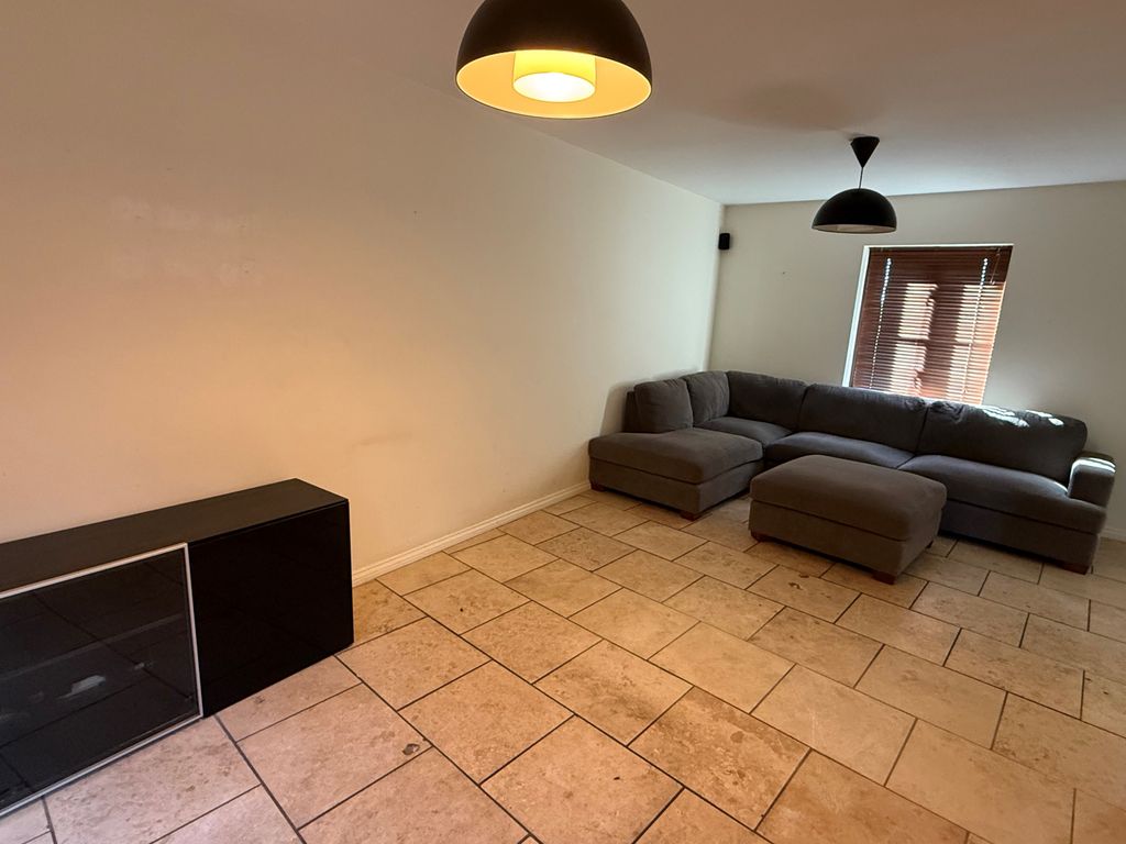 Property photo 2 of 15 Lounge