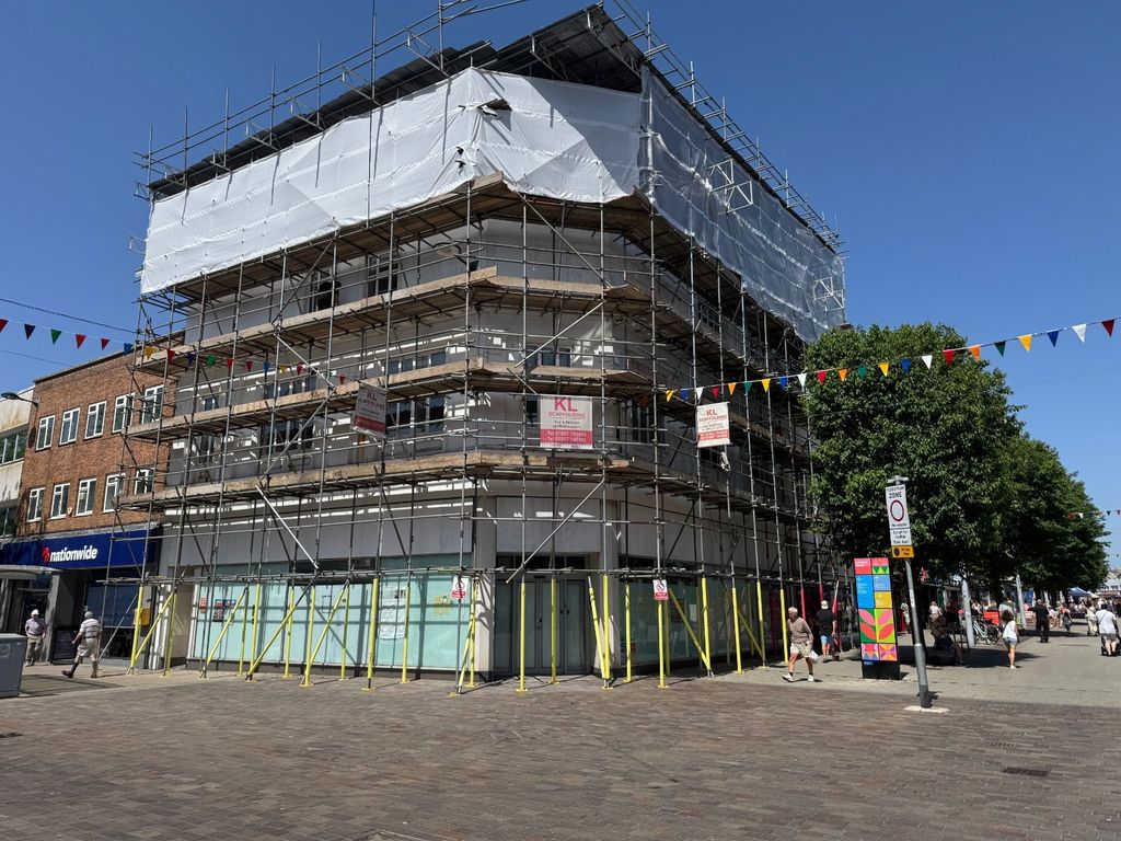 Property photo 1 of 9 Hight Street/ London