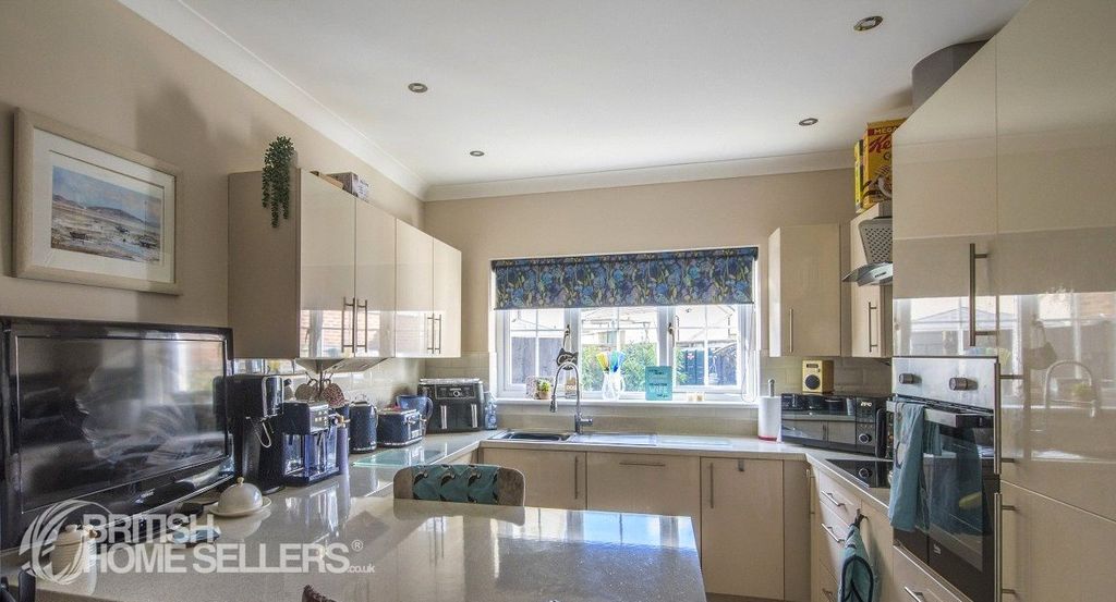 Property photo 2 of 19 Picture No. 40