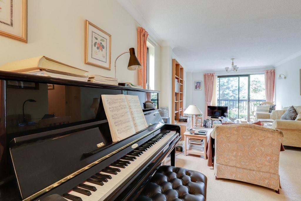 Property photo 3 of 20 Living (2).Jpg