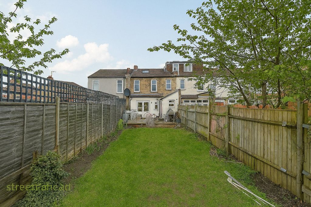 Property photo 2 of 12 Picture No. 24