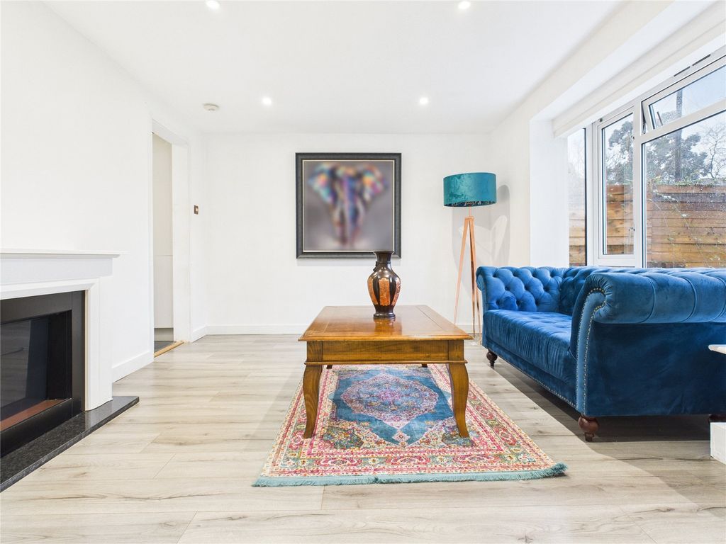 Property photo 2 of 10 Living Room