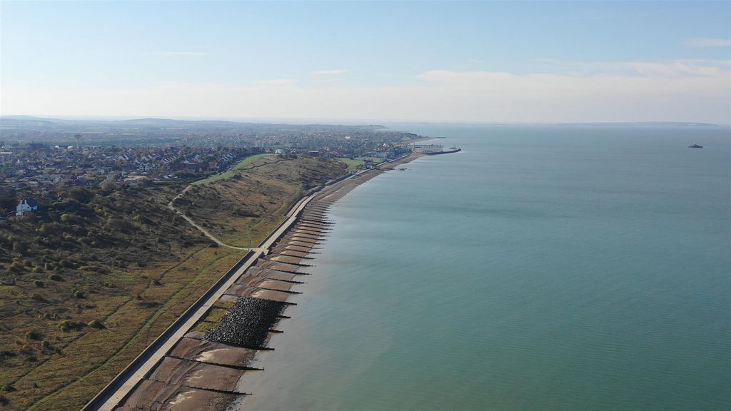 Property photo 3 of 15 New Movie (5) (7).Movie_Snapshot.Jpg