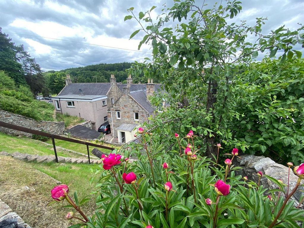 Property photo 3 of 31