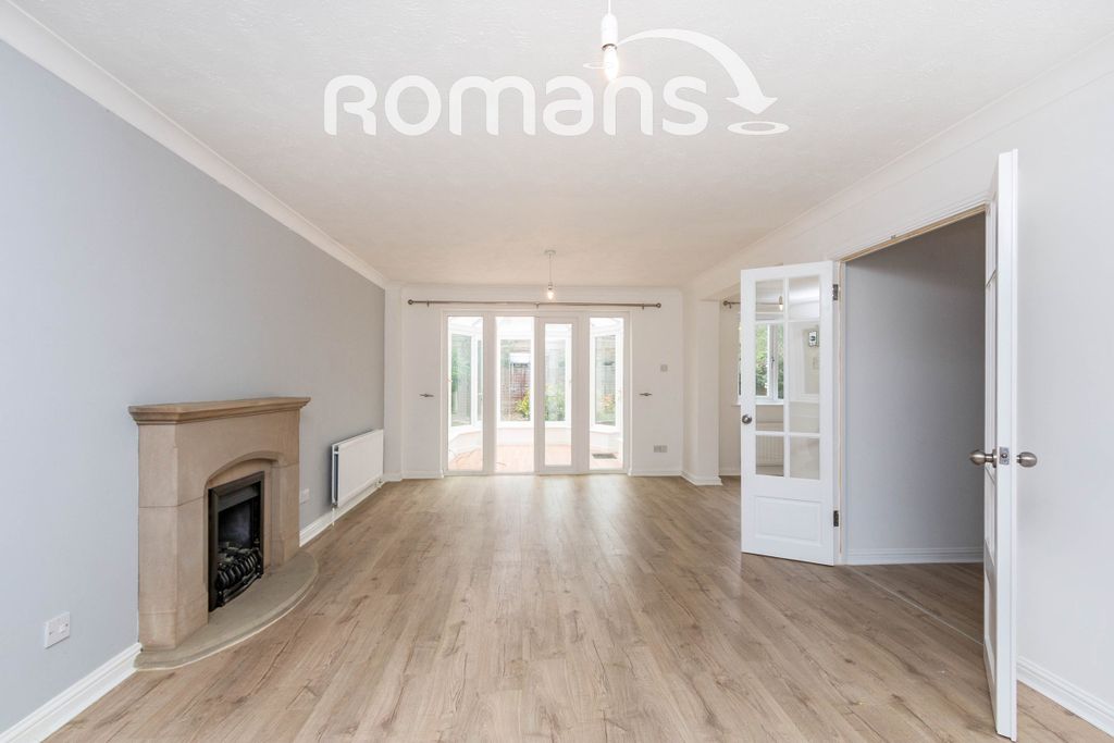 Property photo 2 of 10 Lounge 15 Hereford m
