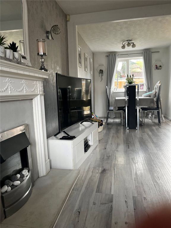 Property photo 2 of 17 Lounge