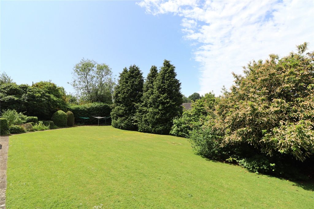 Property photo 2 of 12 Communal Garden