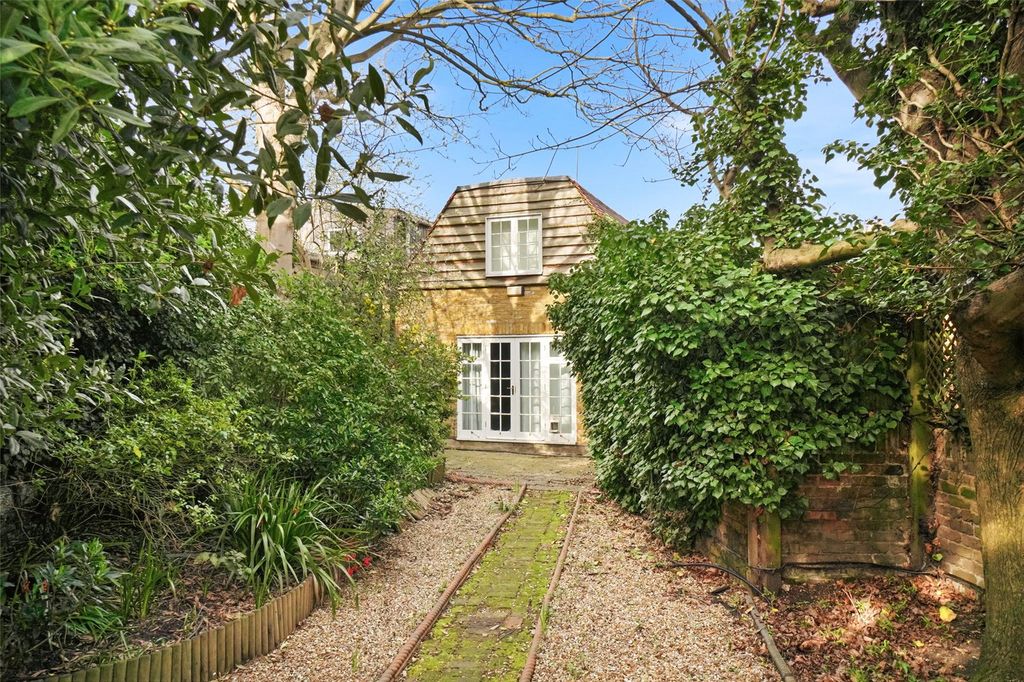 Additional image 18 of 5 bed semi-detached house for saleThames Street, Hampton TW12
